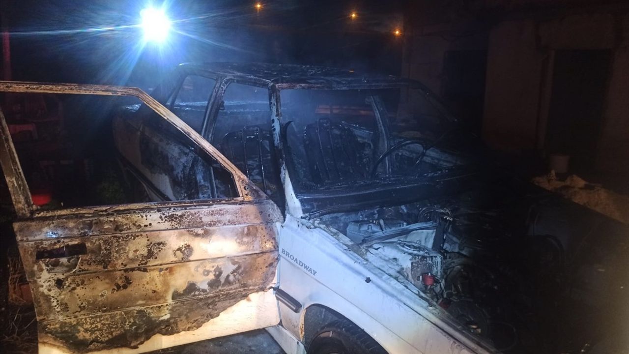 Çankırı Çerkeş'te Aynı Sahibin İki Aracı 10 Gün Arayla Yandı