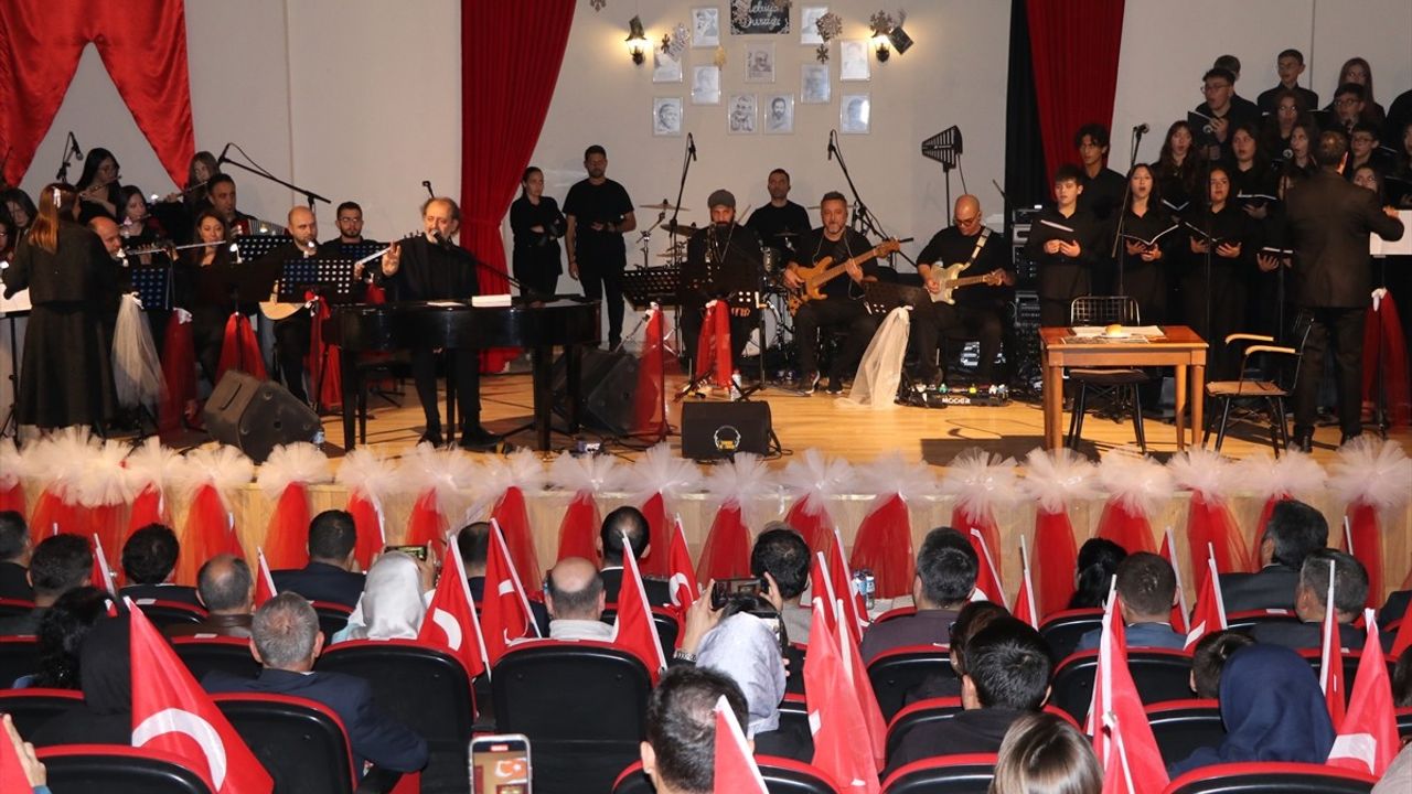 Çankırı'da 'Kim Var?' Etkinliği: Yücel Arzen Hacıoğulları ile Lise Öğrencileri