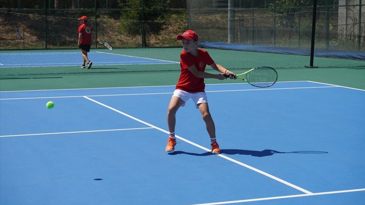 Çaycuma'ya 7 Tenis Kortu: Kaymakam Adem Kaya Gençlere Rol Model Oluyor