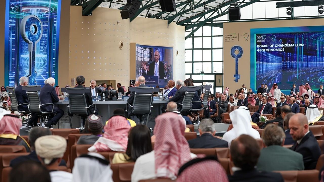 Cevdet Yılmaz Riyad'da 9. Future Investment Initiative Forumu'nda: Türkiye Yüzyılı ve Yeşil Dönüşüm Vurgusu