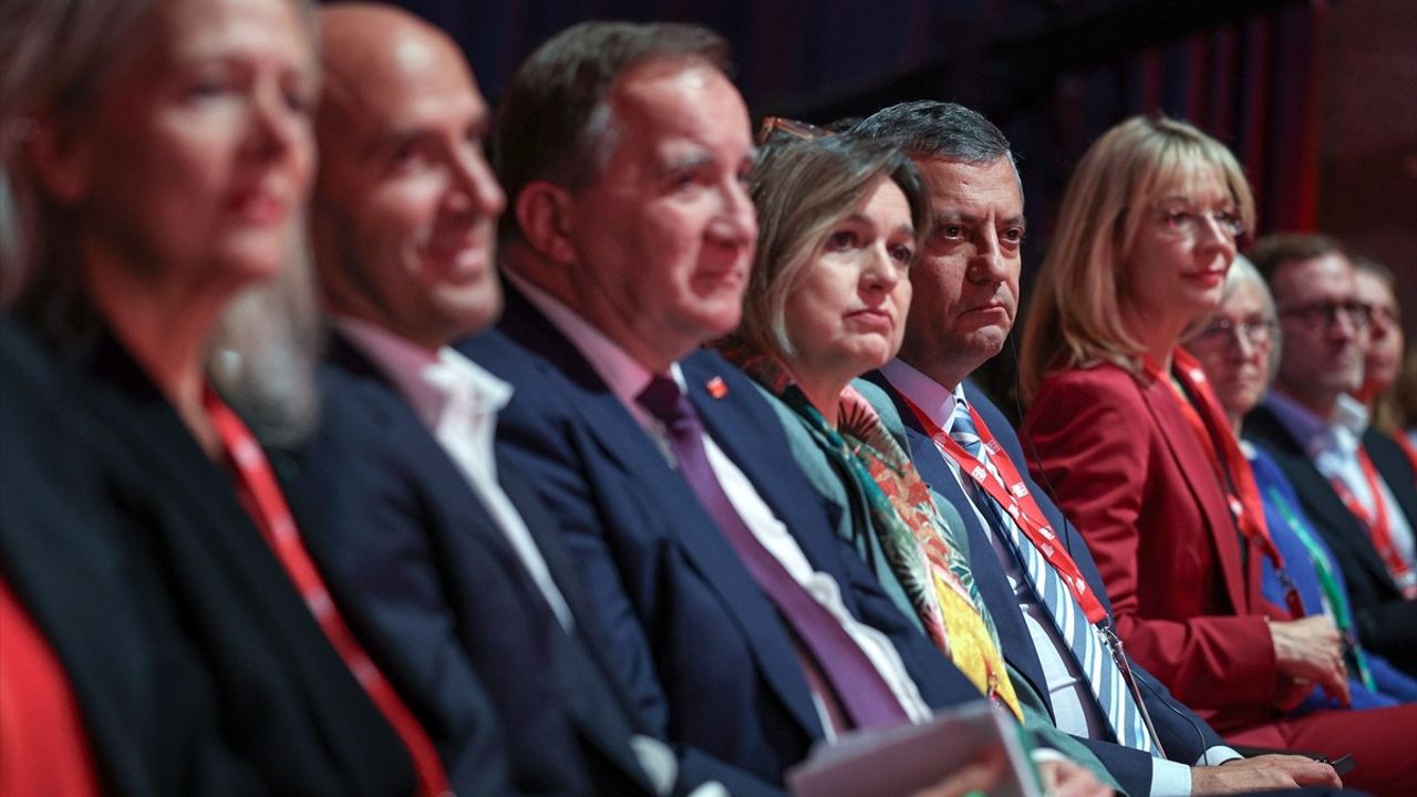 CHP Genel Başkanı Özgür Özel, Amsterdam'da PES Kongresi'nde Görüşmeler Yaptı