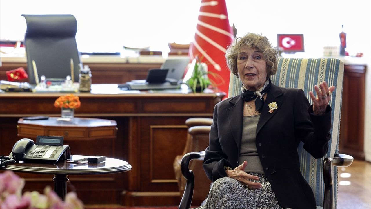 CHP Genel Başkanı Özgür Özel, Yazar Ayşe Kulin’i Kabul Etti