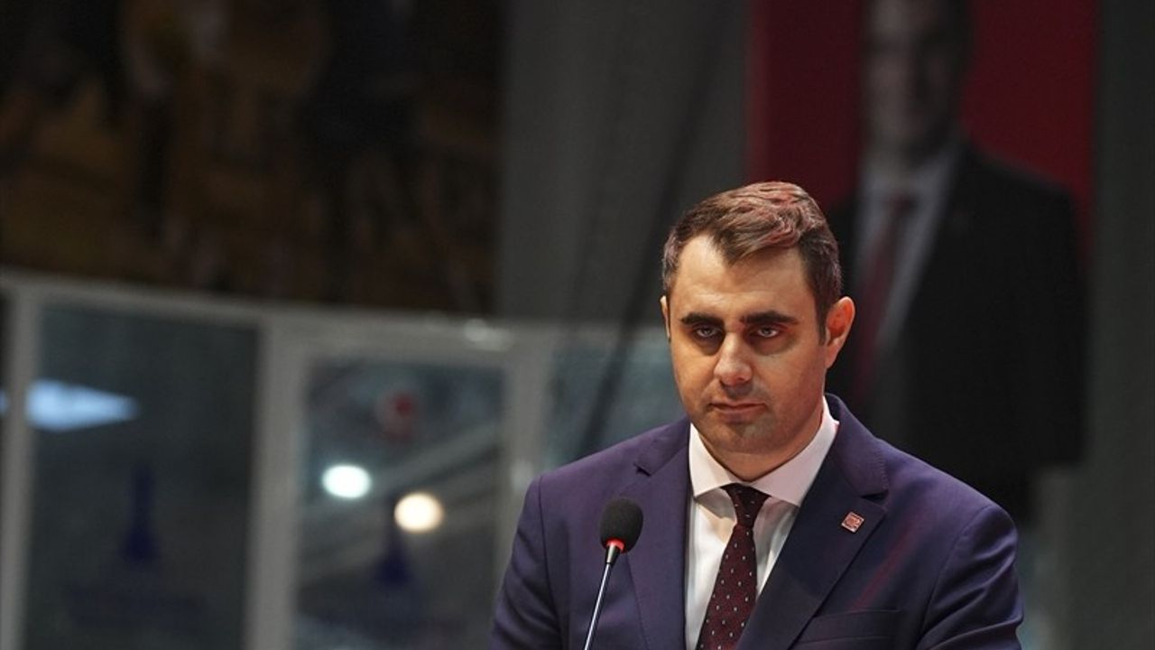 CHP İzmir İl Kongresi: Çağatay Güç konuşma sonrası fenalaştı