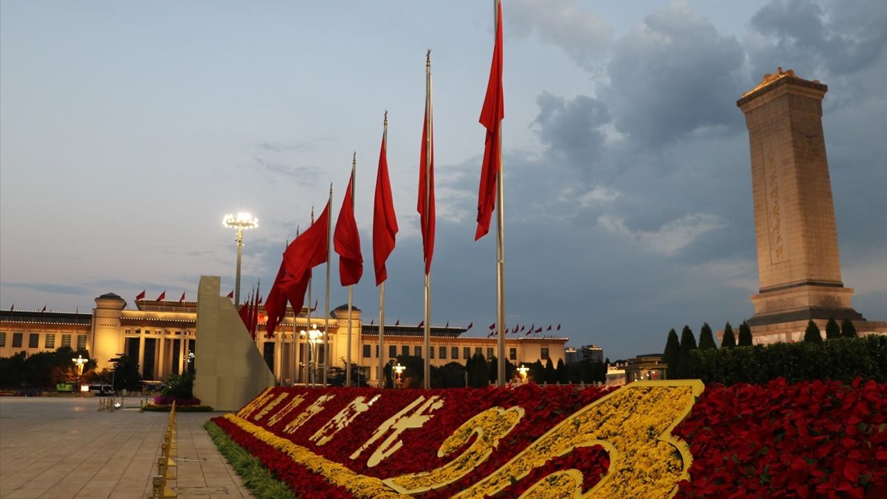 Çin'de Ulusal Gün: Pekin'de 76. Kuruluş Yıldönümü Kutlamaları