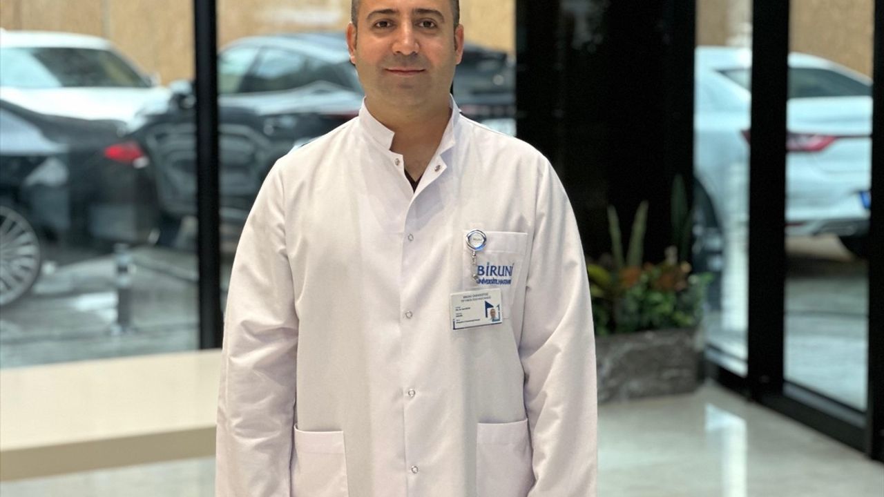 Çocuklarda Metin Boyun Sendromu Mobil Cihaz Kullanımıyla Artıyor