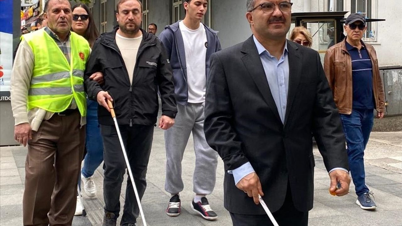 Çorum'da Beyaz Baston Zinciri Farkındalık Yürüyüşü: Ulaşım Sorunlarına Vurgu