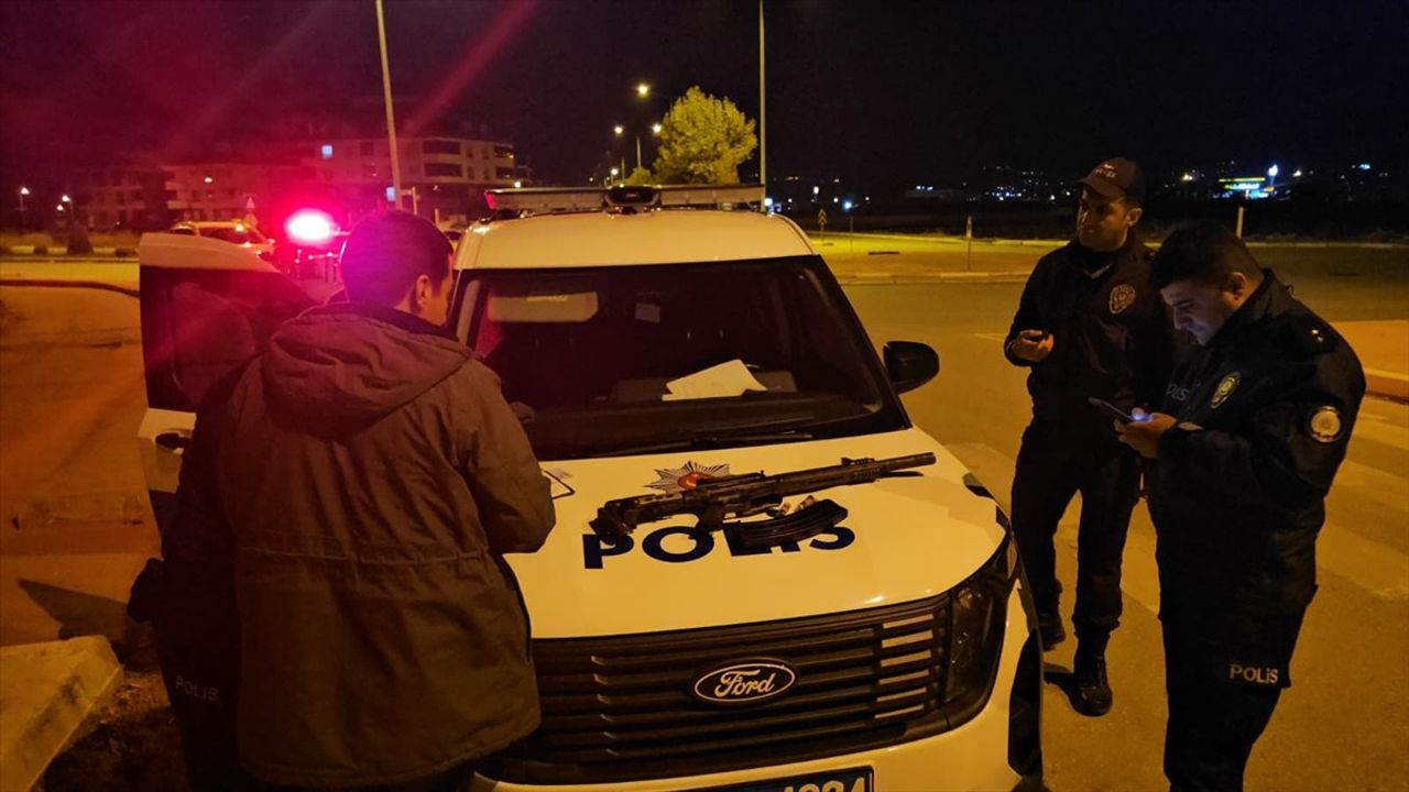 Çorum'da bıçaklı ve silahlı kavga: 3 kişi yaralandı