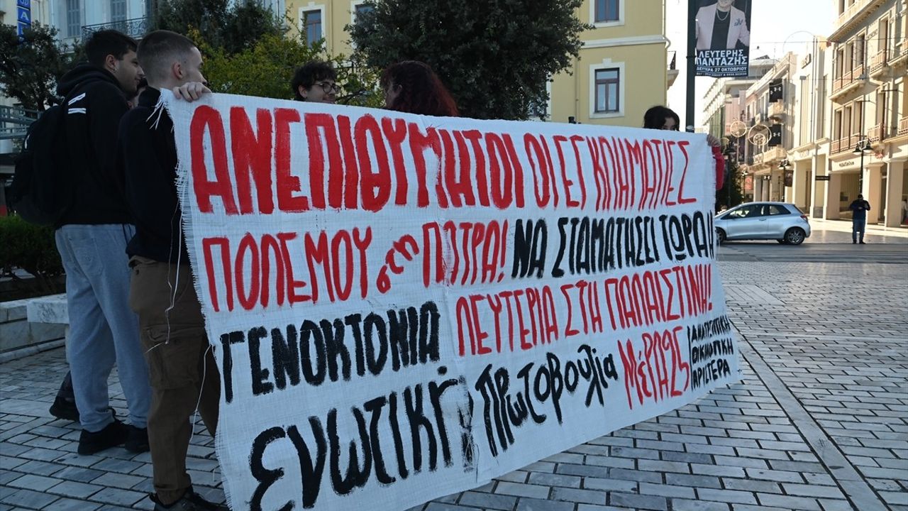 Crown Iris Kruvaziyeri Patra Limanı'nda Protesto Edildi, Rotasını Değiştirdi