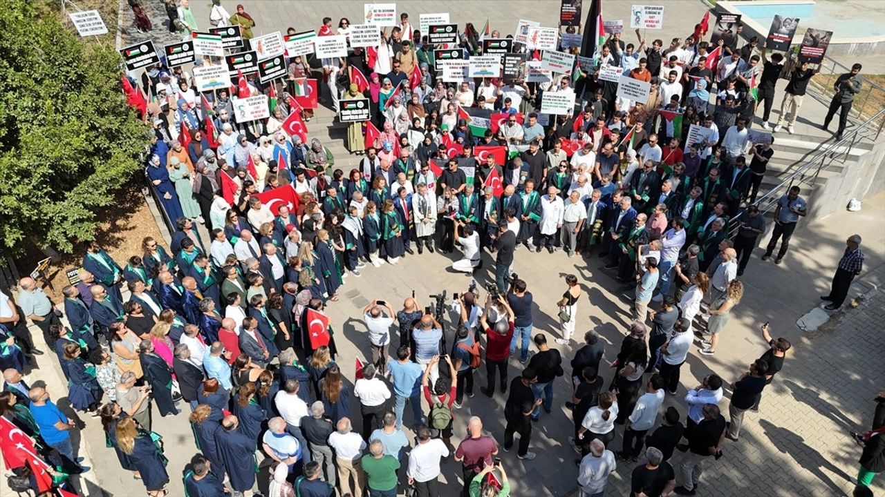 Çukurova Üniversitesi'nden Adana'da Filistin'e Destek Yürüyüşü