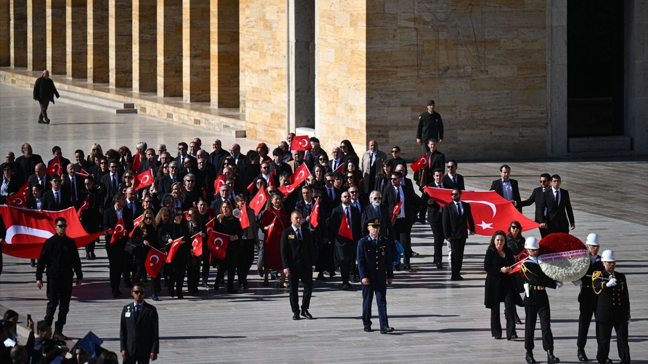 Cumhurbaşkanlığı Senfoni Orkestrası'ndan Anıtkabir'e 200. Yıl Ziyareti