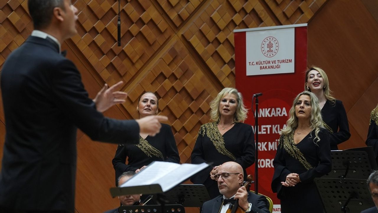 Cumhuriyet Coşkusu: Ankara Devlet Klasik Türk Müziği Korosu 102. Yıl Konseri