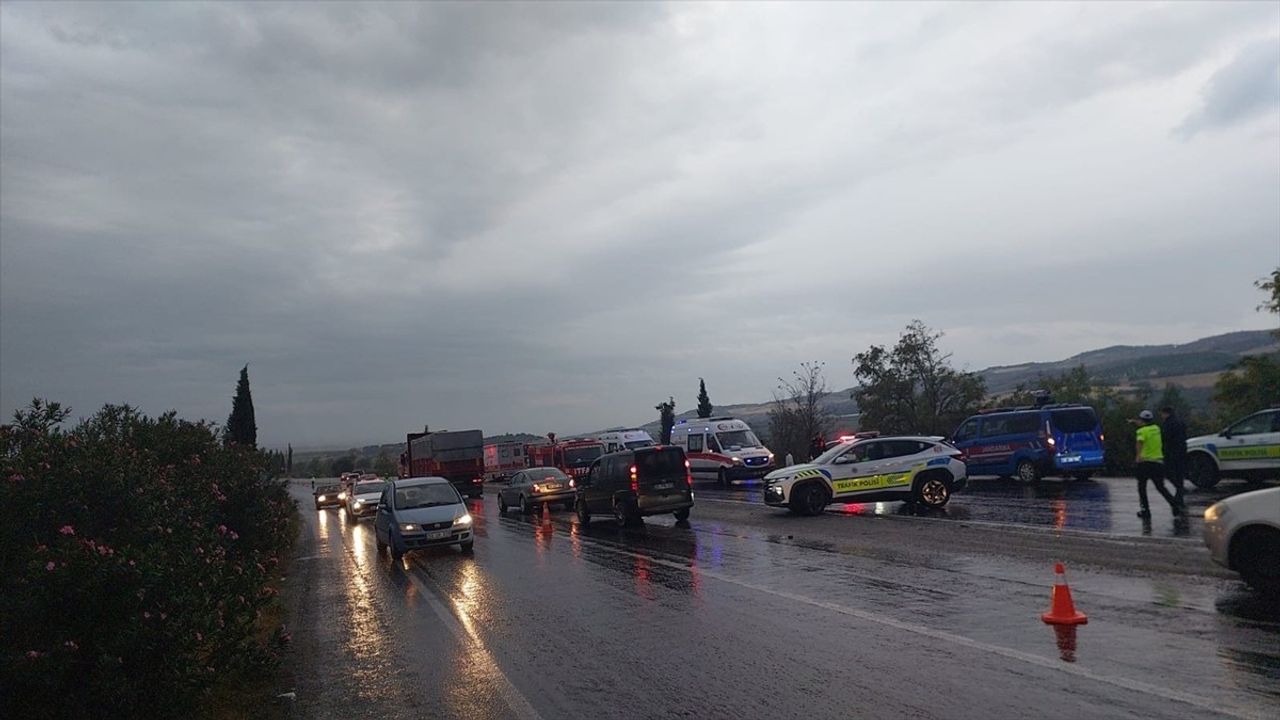 Denizli'de Midibüs Devrildi: 1 Ölü, 32 Yaralı