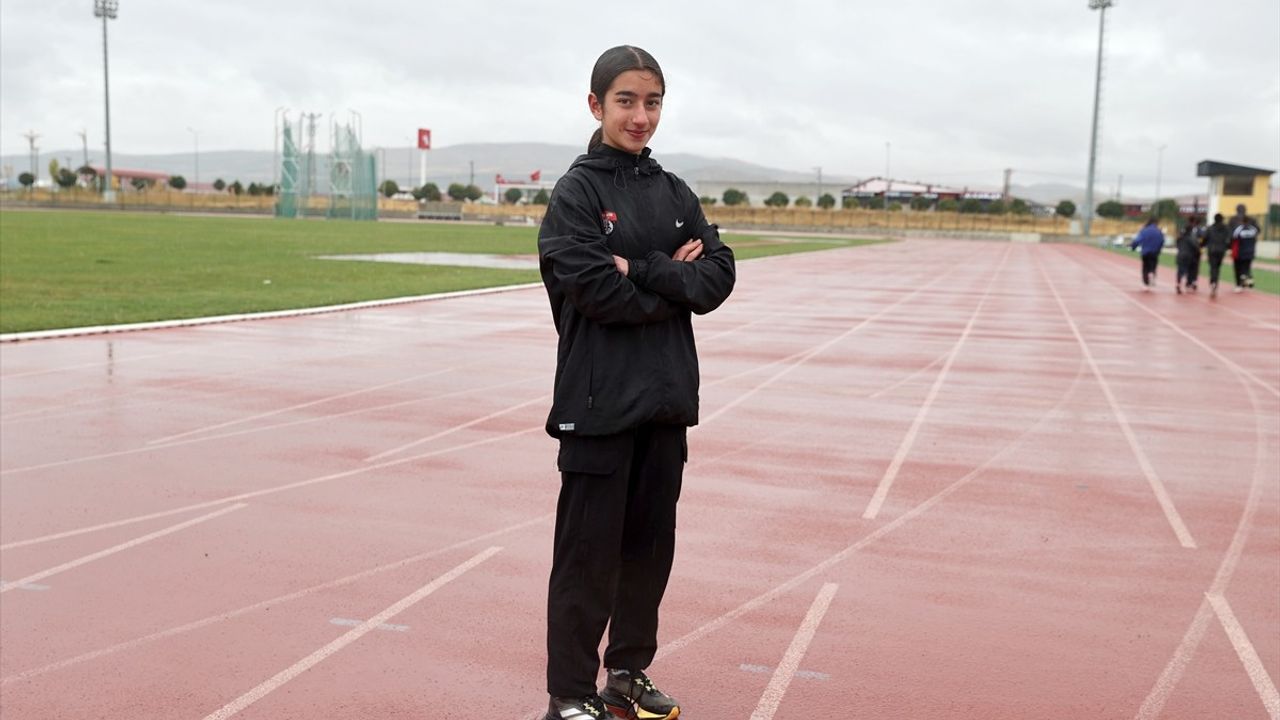 Devlet Himayesindeki 14 Yaşındaki Mevlüde Tutak, Galatasaray'a Transfer Oldu