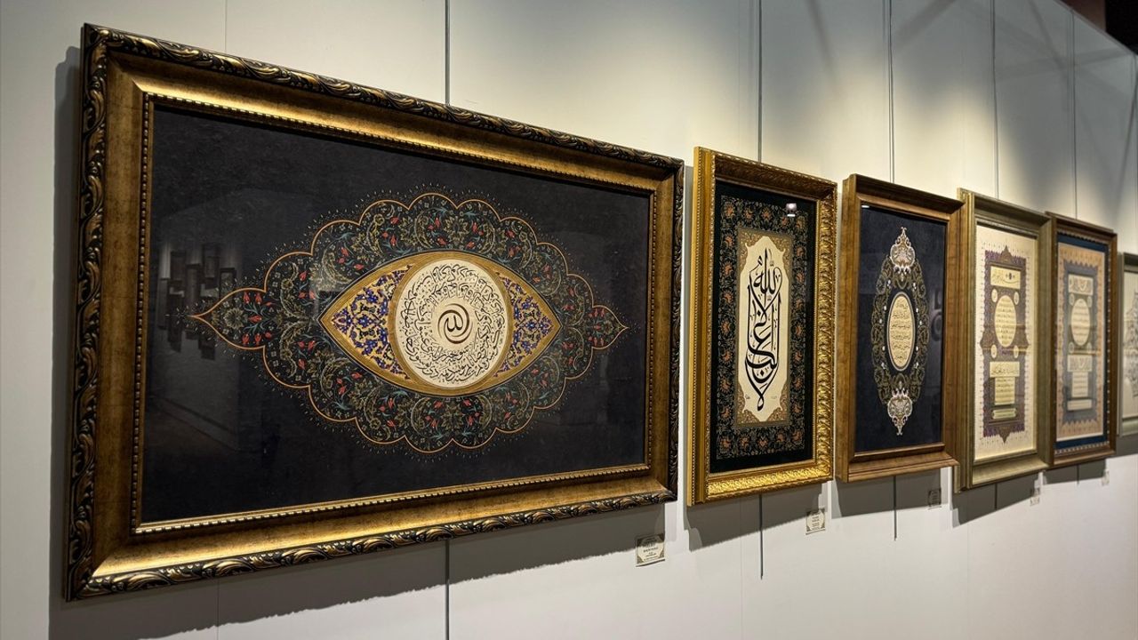 Devr-i Tezyin Tezhip-Çini Sergisi Saray Koleksiyonları'nda