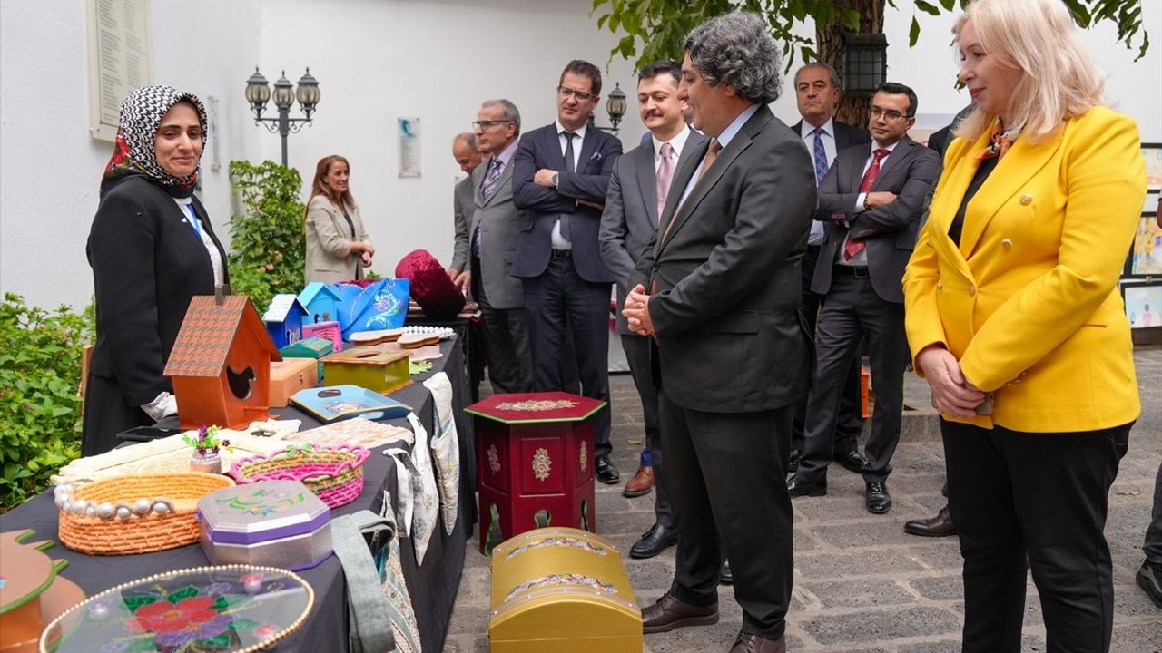 Diyarbakır'da Tutuklu ve Hükümlü Çocukların Eserleri Sergisi Açıldı