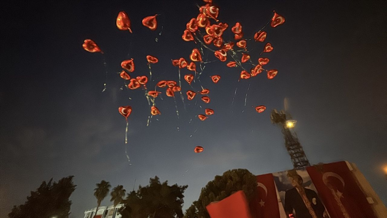 Dörtyol'da Cumhuriyet'in 102. Yılına 400 Metrelik Bayrakla Yürüyüş