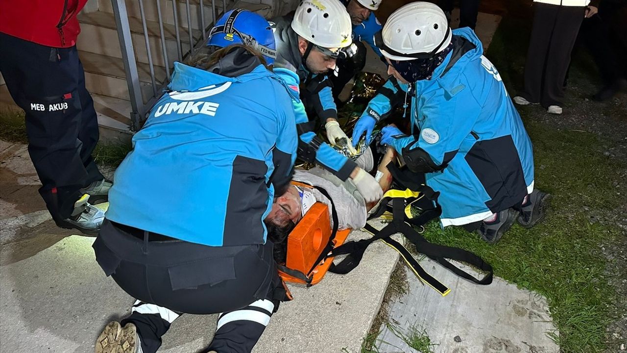 Düzce'de 6,3 Büyüklüğünde Deprem ve Yangın Tatbikatı