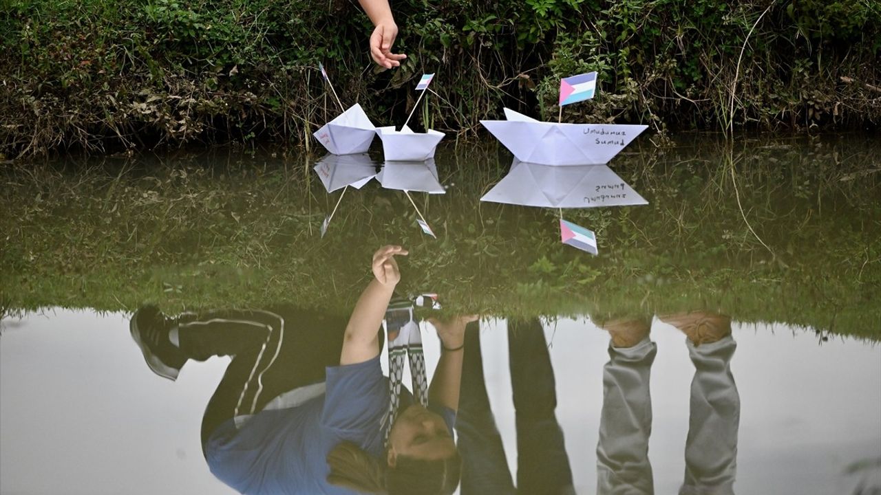 Düzce’de Öğrenciler Kağıttan 81 Gemiyle Küresel Sumud Filosu’na Destek Verdi