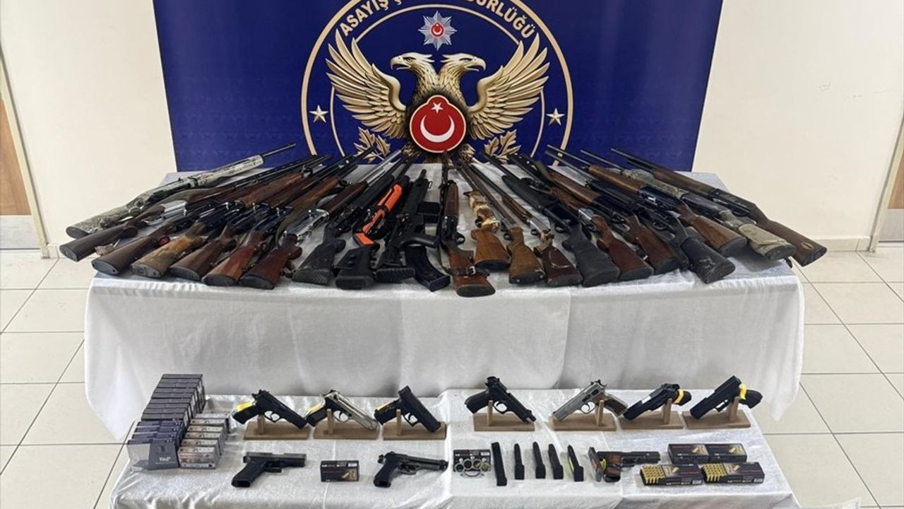 Düzce'de Sosyal Medyada 'Silah Teşhiri': 4 Kişi Gözaltında