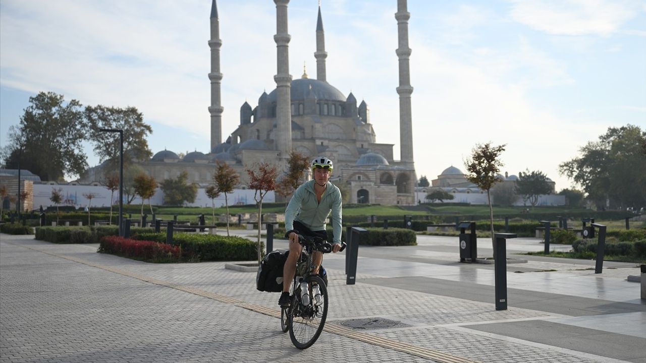 Edinburgh'dan İstanbul'a Bisikletle Bağış Turuna Edirne Durağı