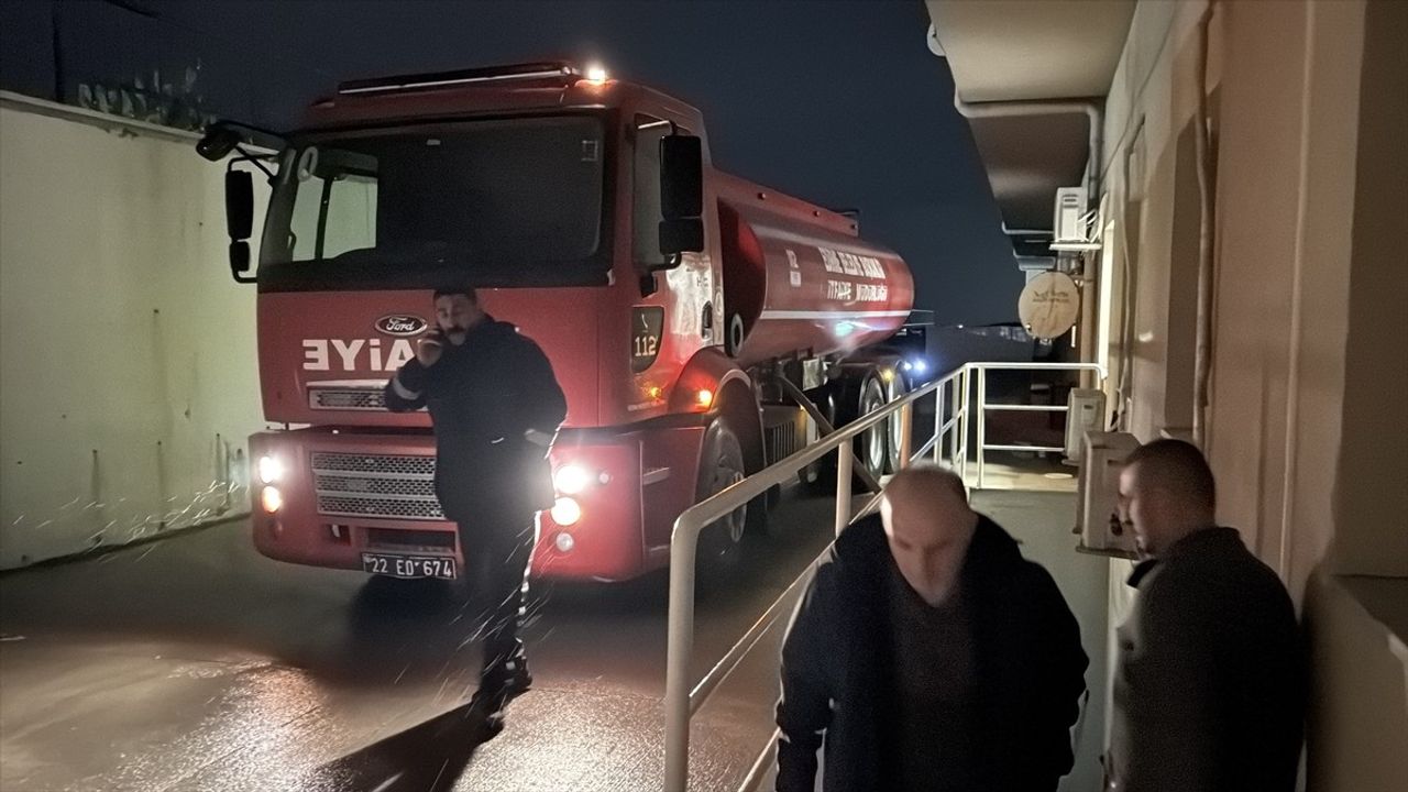 Edirne'de Öğrenci Yurdunda 'Su Kesintisi' Protestosu — 500 Öğrenci Taleplerini Dile Getirdi