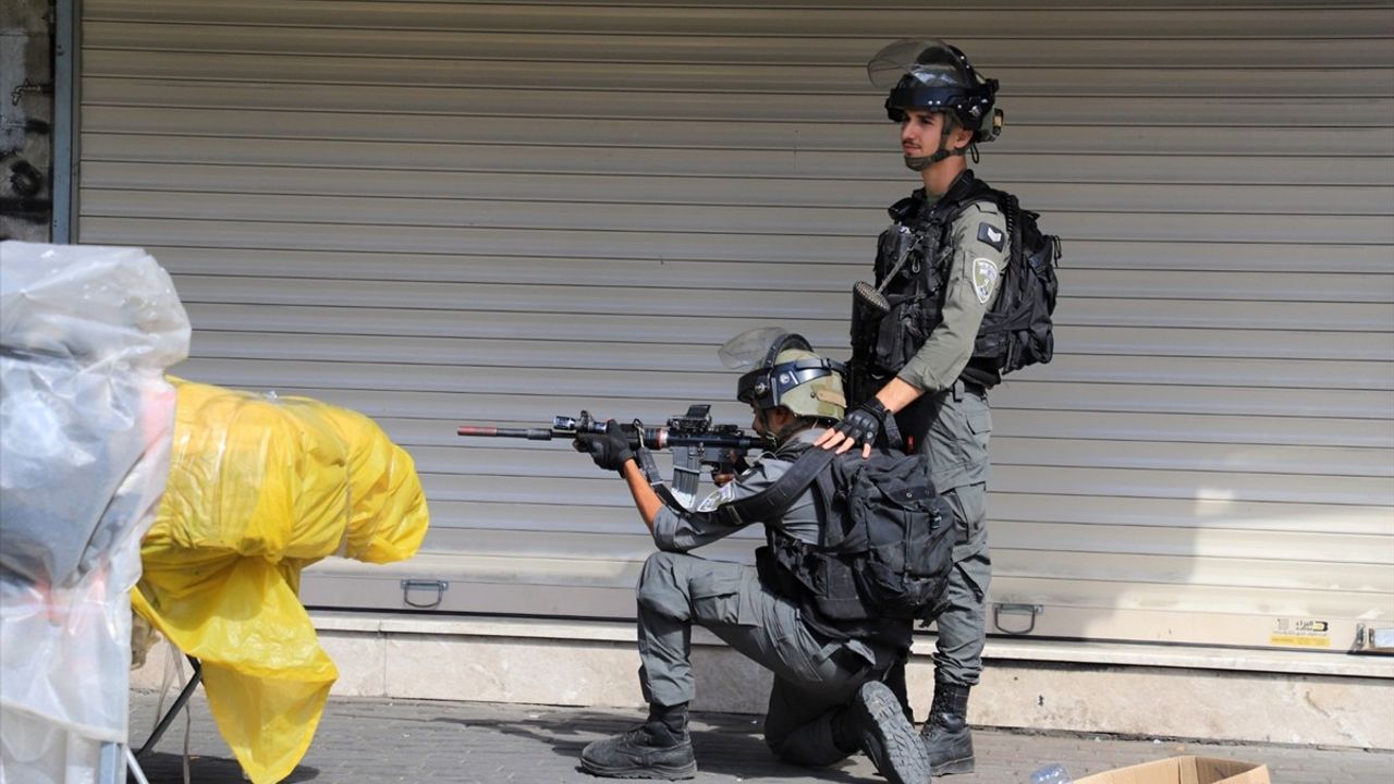 El Halil'de İsrail Baskını: 3 Filistinli Çocuk Yaralandı