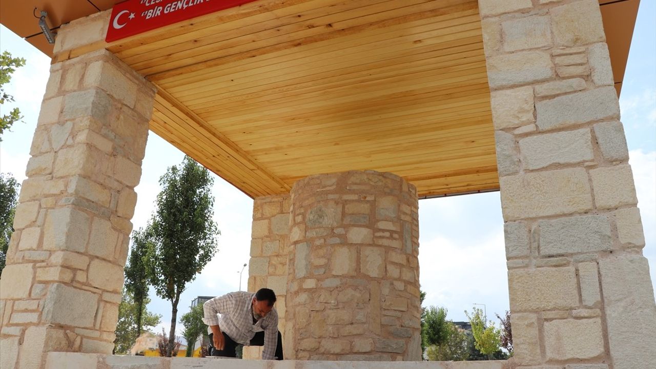 Elazığ'da Şehit Sefer Alan İçin Baba Hasan Alan Hayır Çeşmesini İnşa Ediyor