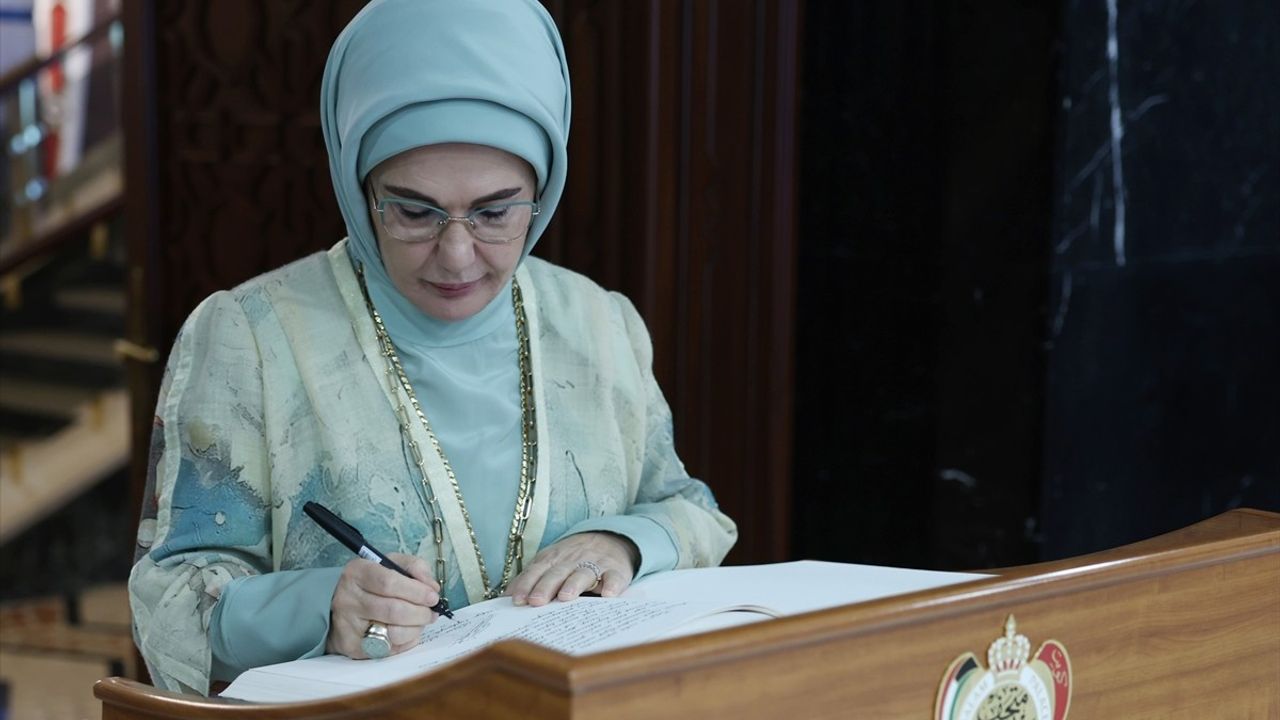 Emine Erdoğan Kuveyt'te Al Salam Sarayı Müzesi'ni Ziyaret Etti