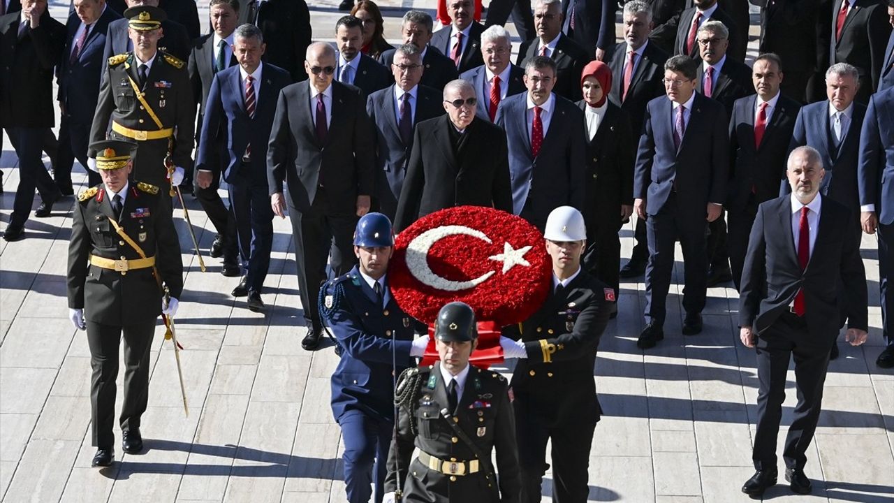 Erdoğan Anıtkabir'i Ziyaret Etti: 29 Ekim Cumhuriyet Bayramı (102'nci Yıl)
