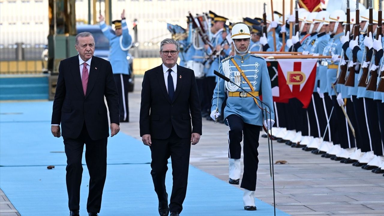 Erdoğan, Keir Starmer'i Külliye'de Resmi Törenle Karşıladı