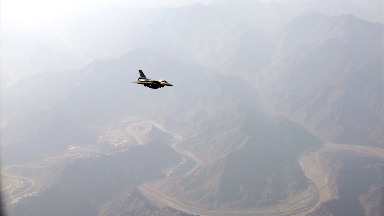 Erdoğan Umman'a Geldi: Maskat'ta Resmi Karşılama