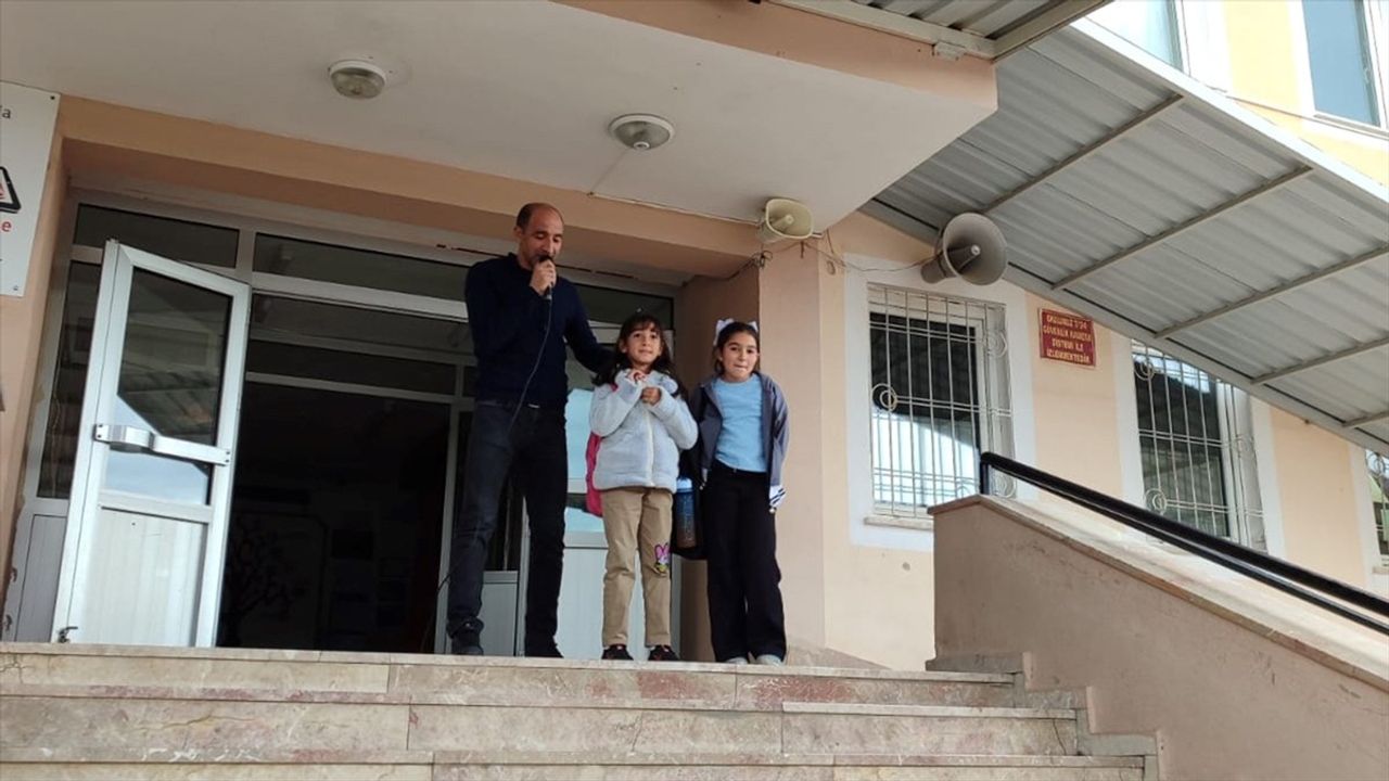 Erzincan'da İlkokulda Çevre Duyarlılığı: 2 Öğrenci Ödüllendirildi