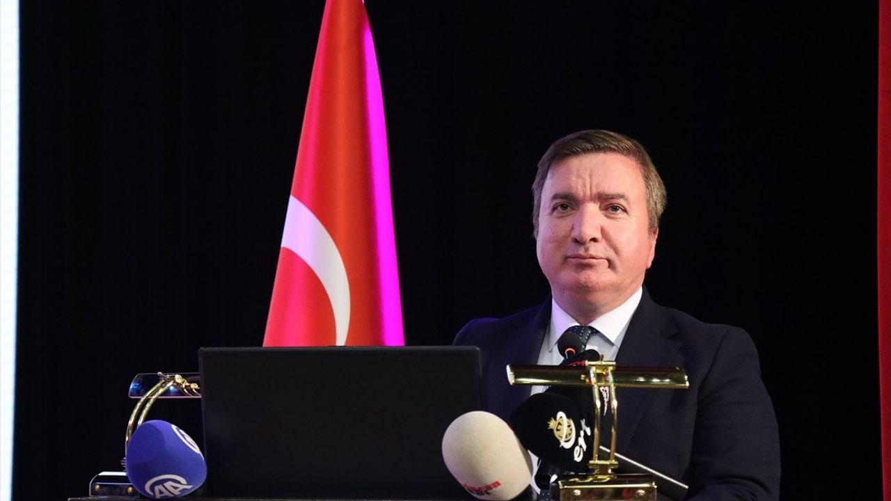 Erzincan'da Valilik Girişimiyle 2 bin 351 Öğrenciye Burs — 140 milyon lira