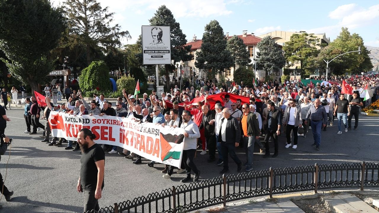 Erzincan ve Iğdır'da 'Ayağa Kalk Gazze Özgür Olacak' Yürüyüşü: İsrail Protestosu