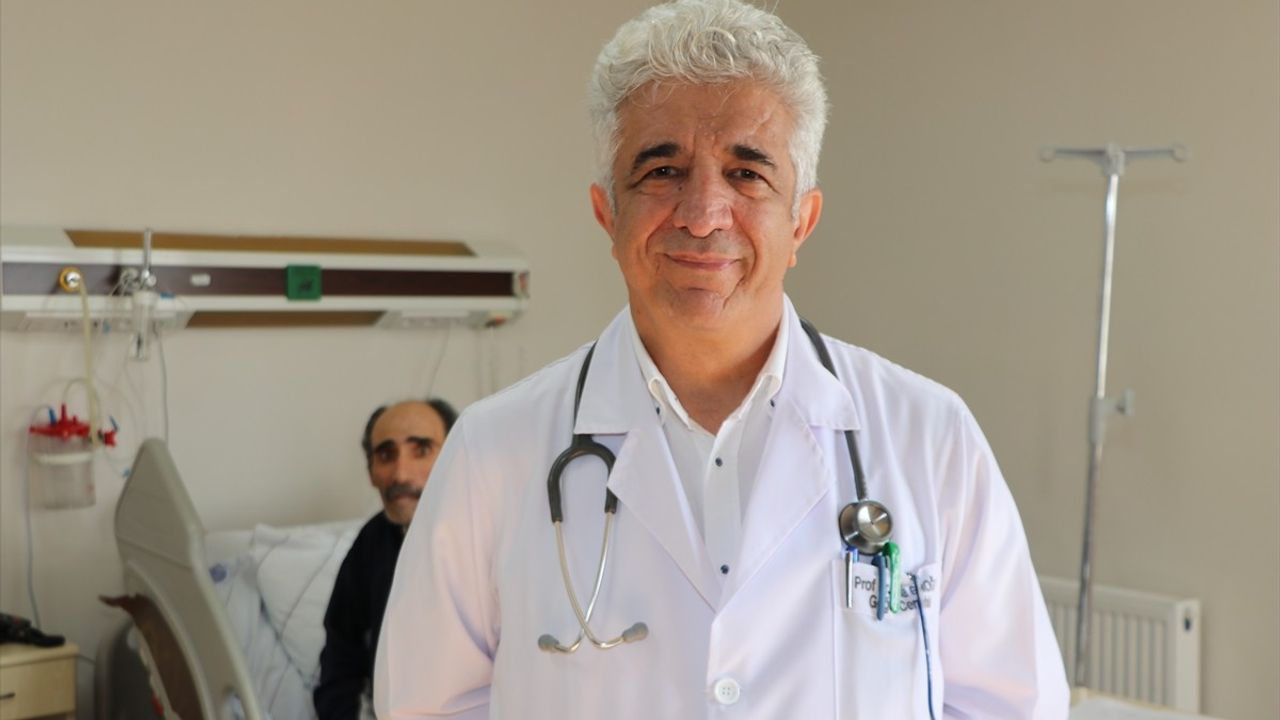 Erzurum'da Akciğerinden Karpuz Büyüklüğünde Kitle Çıktı: 3,5 Kiloluk Kitle Cerrahı Şaşırttı