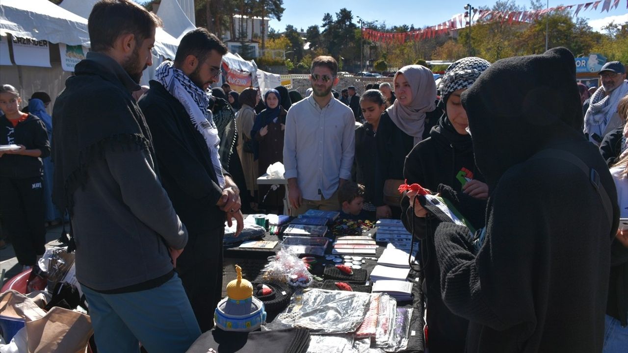 Erzurum'da Sağlıkçılar Gazze İçin 100. Haftada Yürüdü