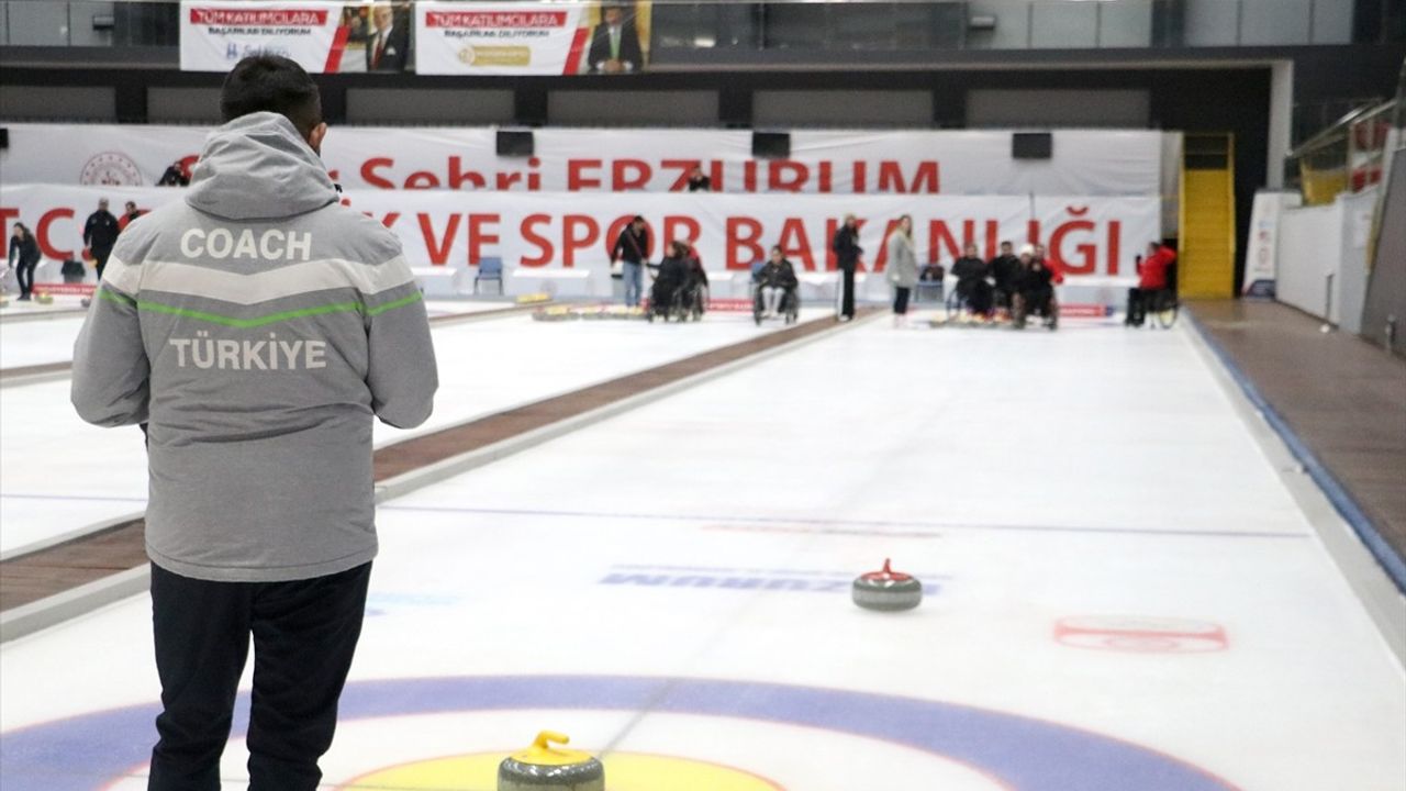 Erzurum'da Tekerlekli Sandalye Curling Seçmeleri: Ay-Yıldızlı Forma İçin 10 Sporcu Yarışıyor