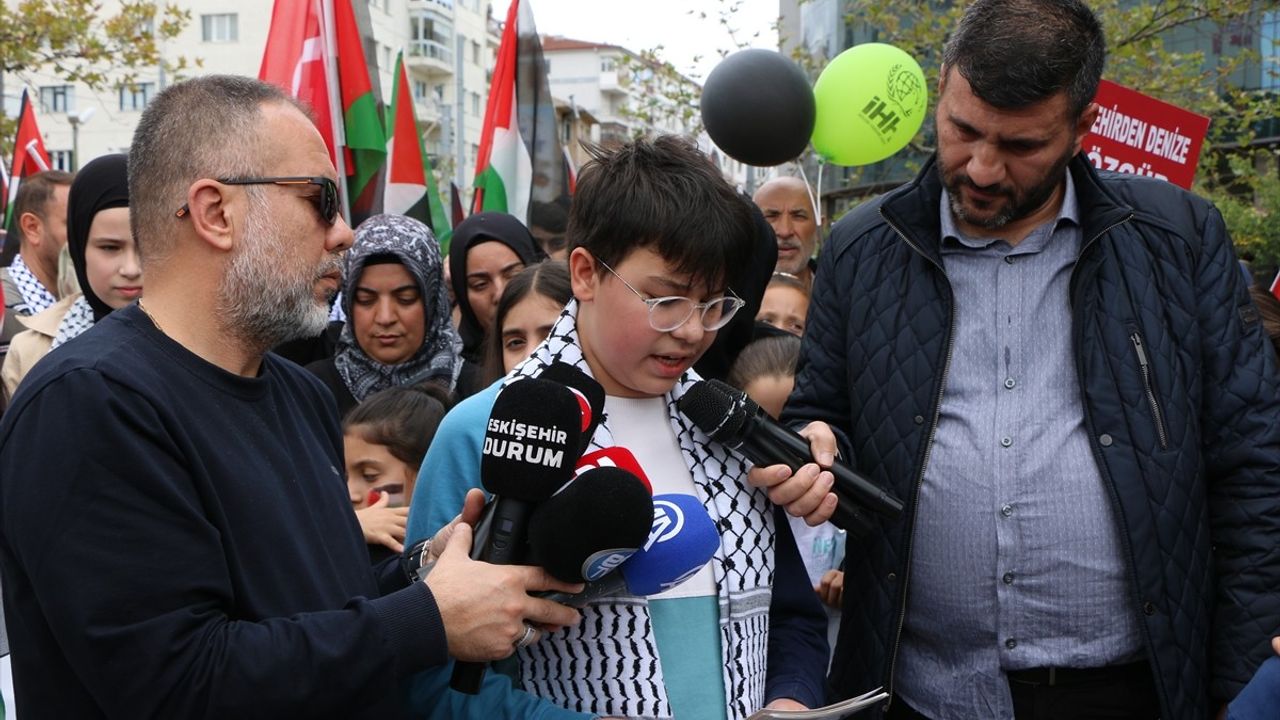Eskişehir'de 'Nehirden Denize Özgür Filistin' Yürüyüşü