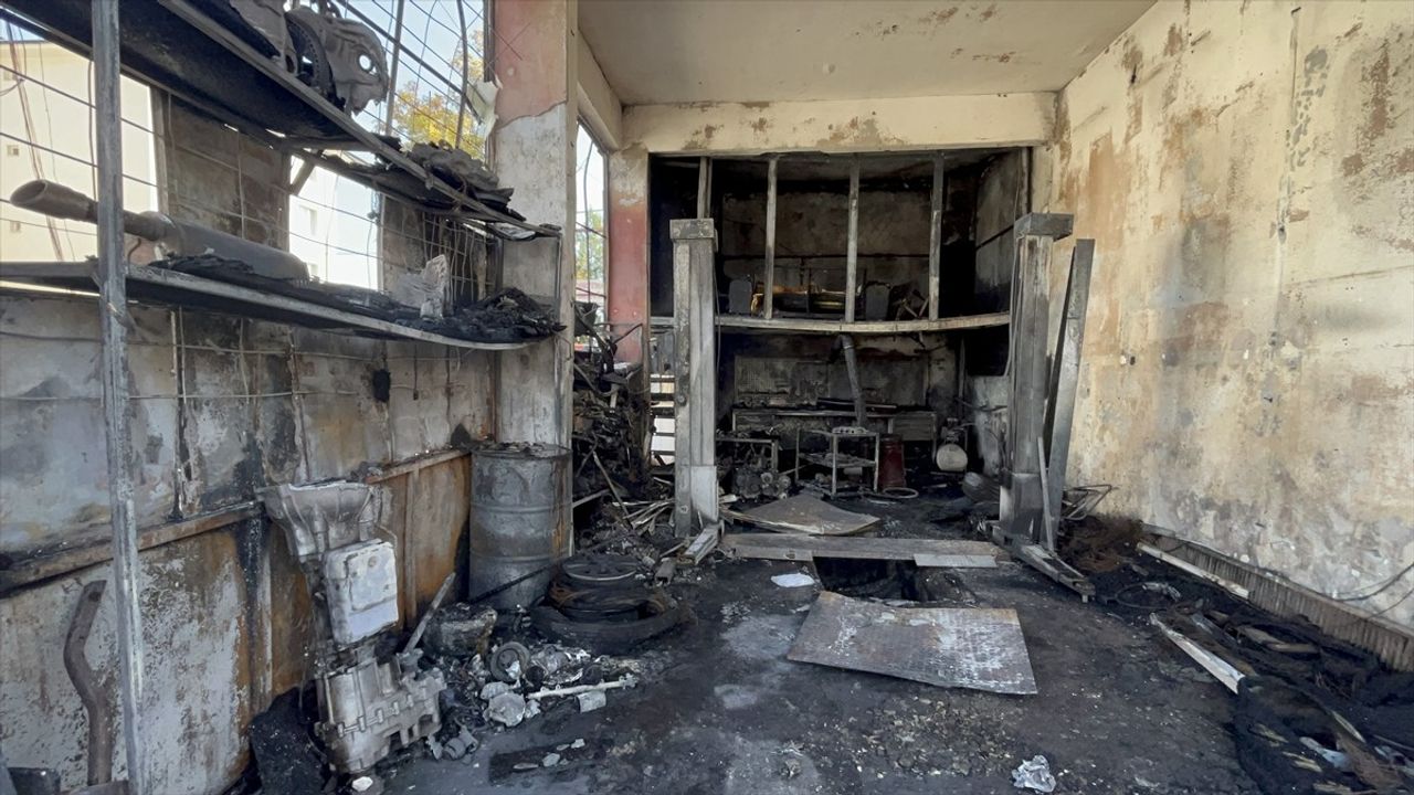 Eskişehir'de Oto Tamirhanesinde Patlama: 2 Kişi Yaralandı