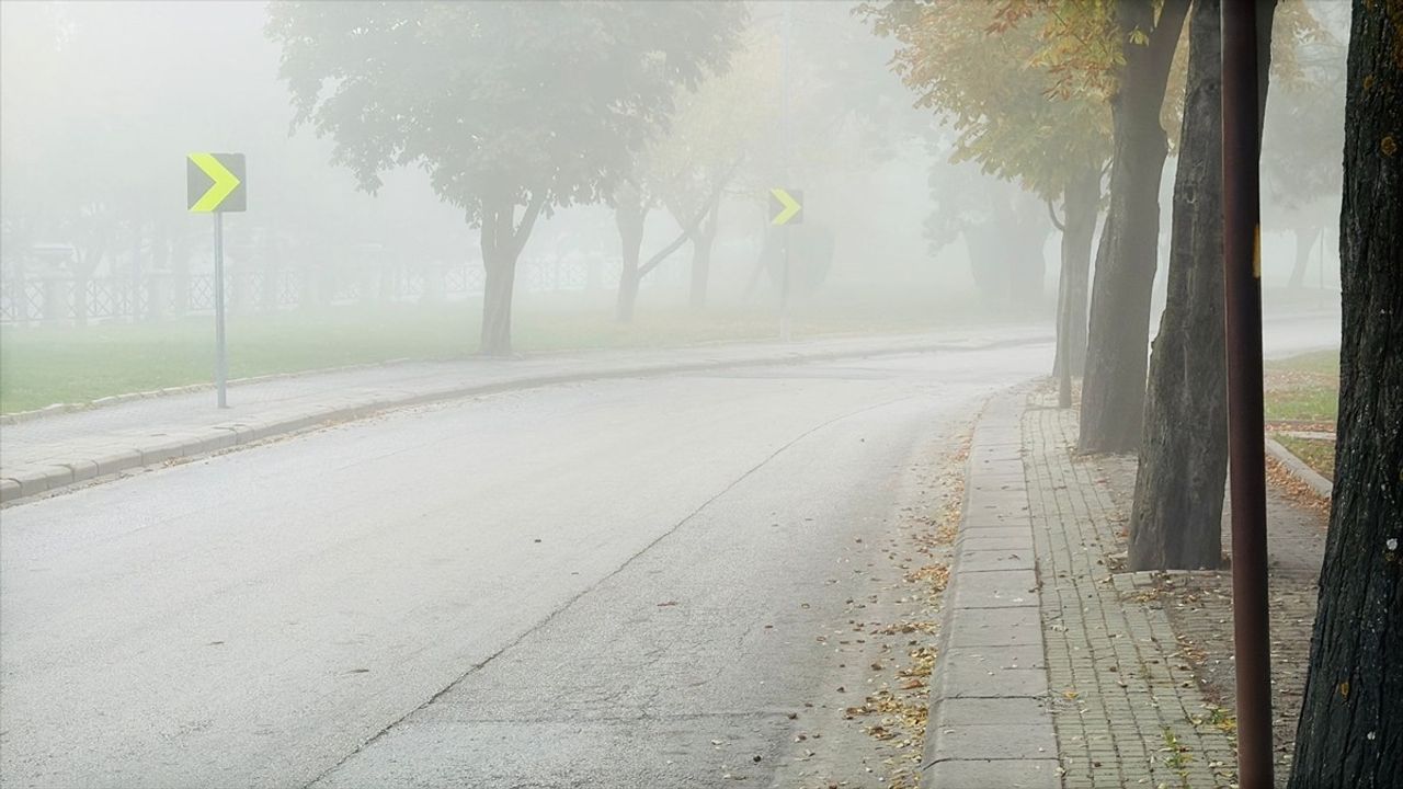 Eskişehir'de Yoğun Sis Etkili Oldu