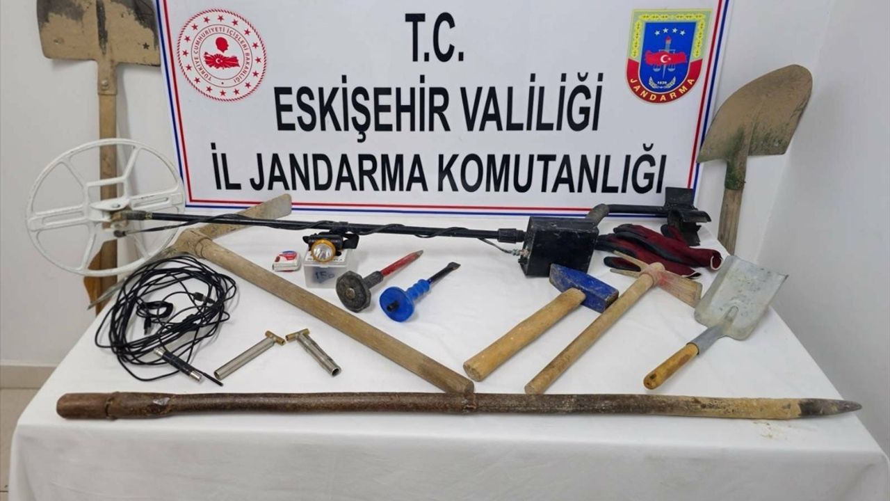Eskişehir Sivrihisar'da Kaçak Kazı: 3 Şüpheli Tutuklandı