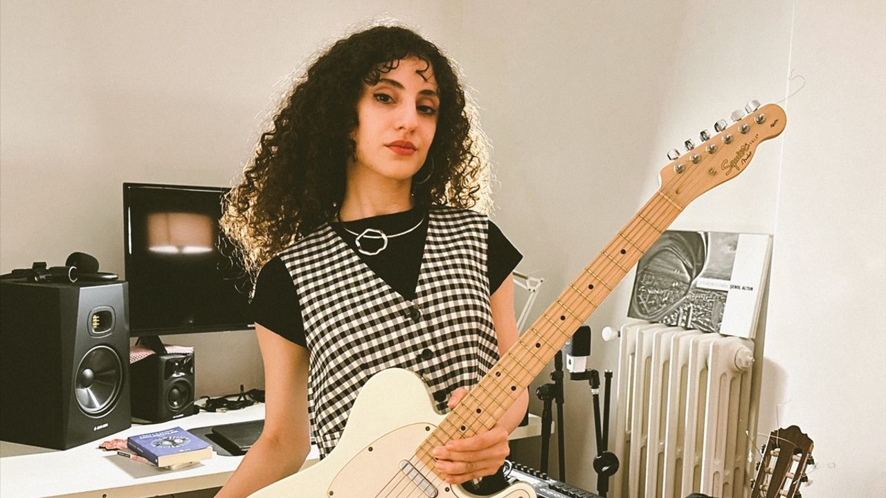 Farah'ın 'Yarınım Yok'ı: Dünya Müzik'ten İlk Single