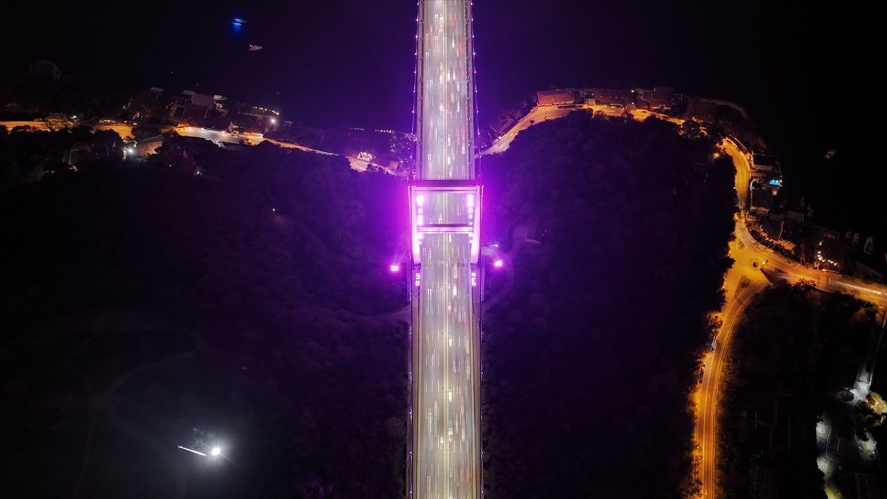 Fatih Sultan Mehmet ve Yavuz Sultan Selim Köprüleri Pembe Işıkla Meme Kanseri Farkındalığını Vurguladı