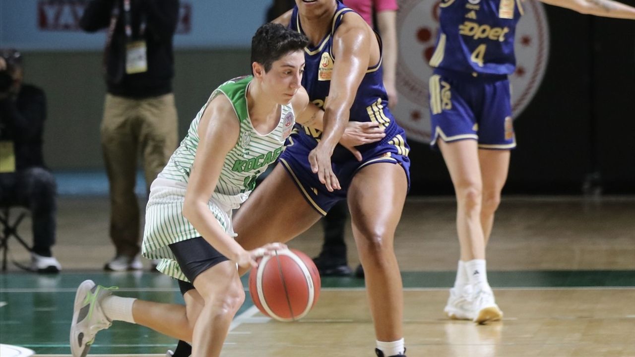 Fenerbahçe Opet, Halkbank Kadınlar Basketbol Süper Ligi'nde Kocaeli'yi 86-70 Yendi