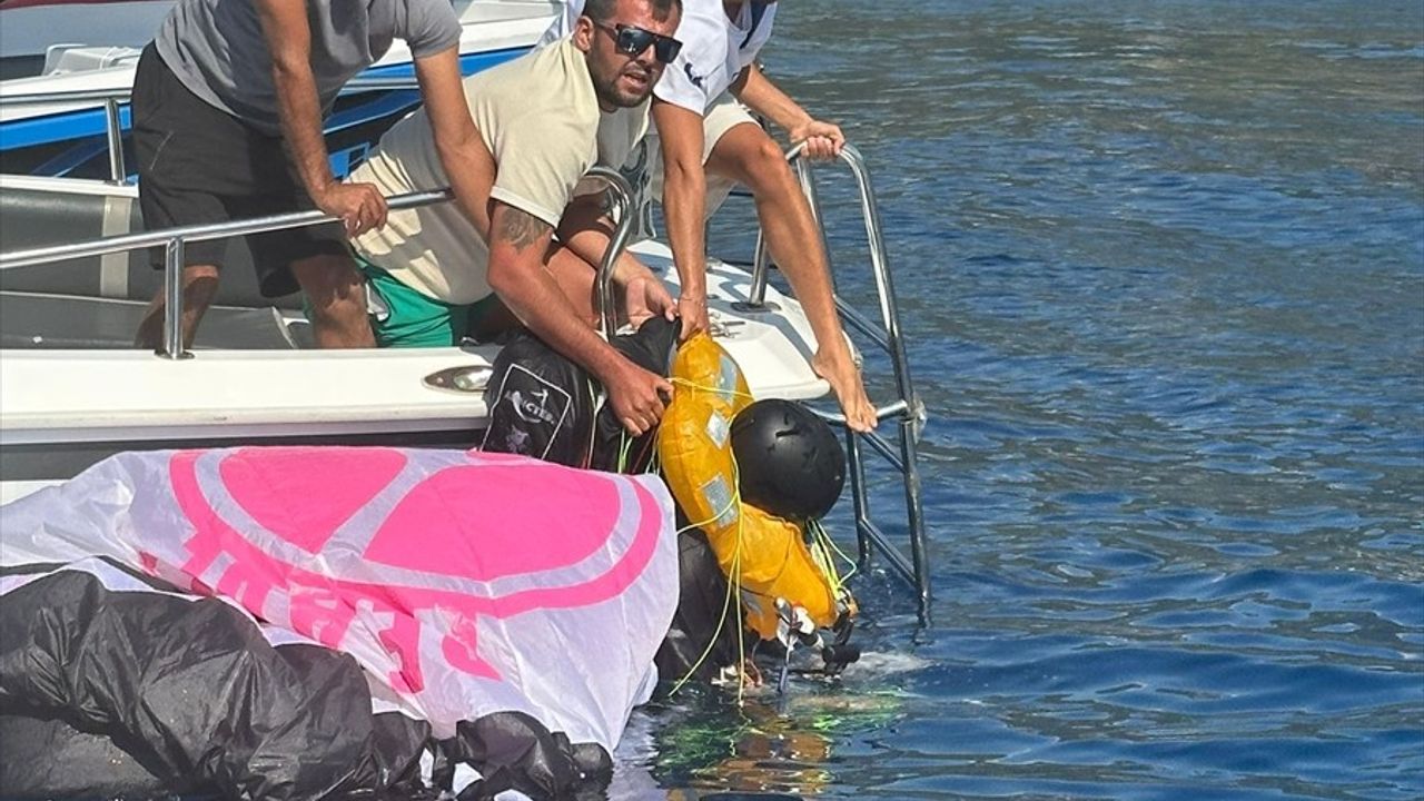 Fethiye'de Yamaç Paraşütü Faciası: Frederick Sass Denize Düşüp Ağır Yaralandı
