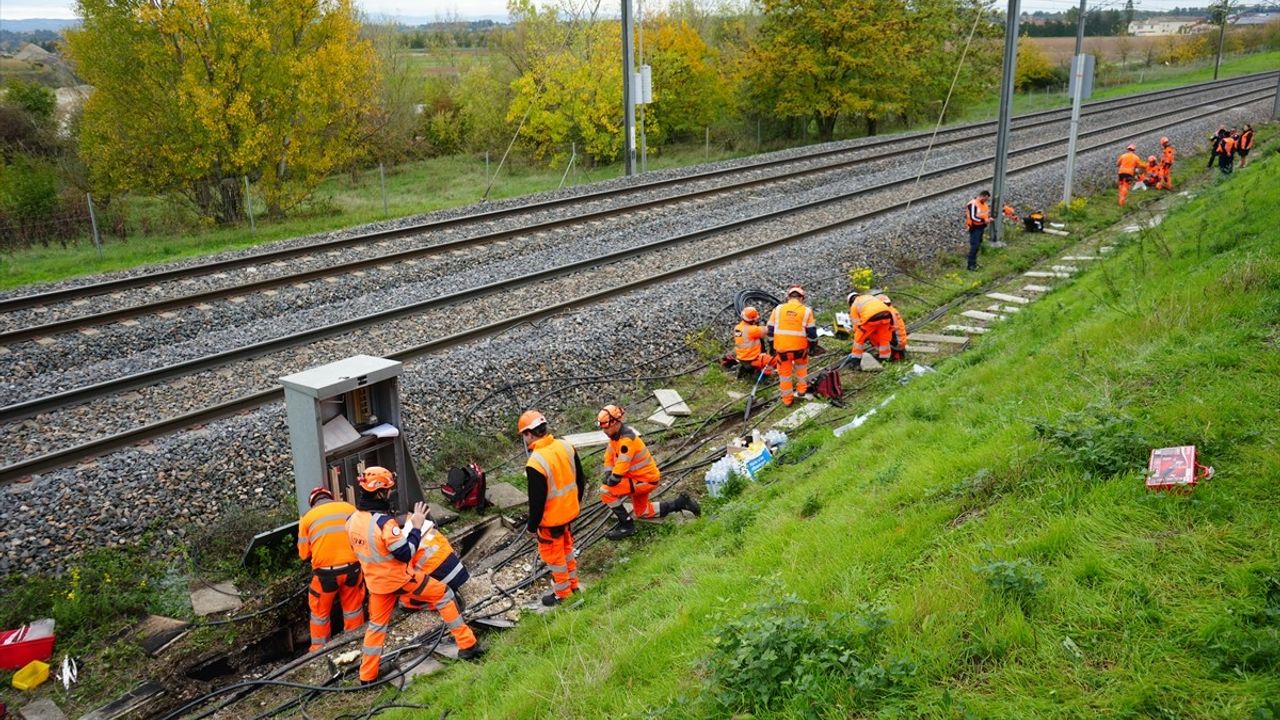 Fransa'da Sabotaj: Lyon-Avignon Tren Seferleri İptal ve Gecikme