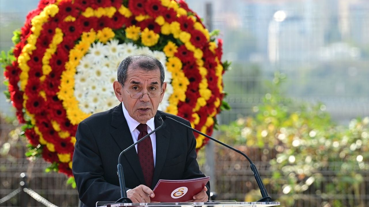 Galatasaray'da Atatürk, Tevfik Fikret ve Ali Sami Yen Anıt Heykeli Açıldı