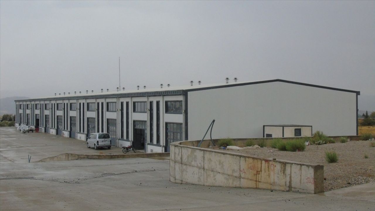 Gaziantep İslahiye'de 50 Afetzede İş Yeri Hak Sahiplerine Teslim Edildi