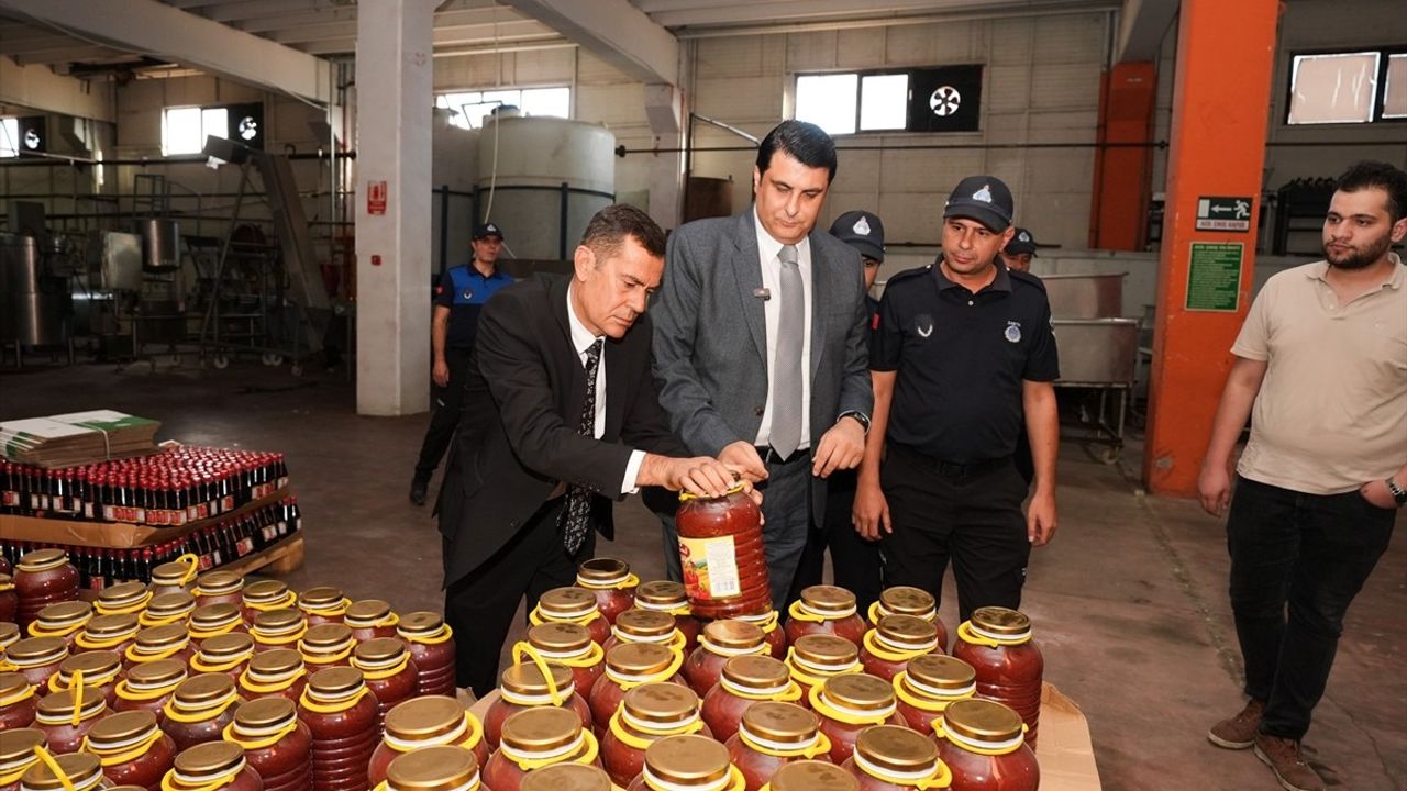 Gaziantep'te Bozuk Gıda Satan İş Yeri Kapatıldı