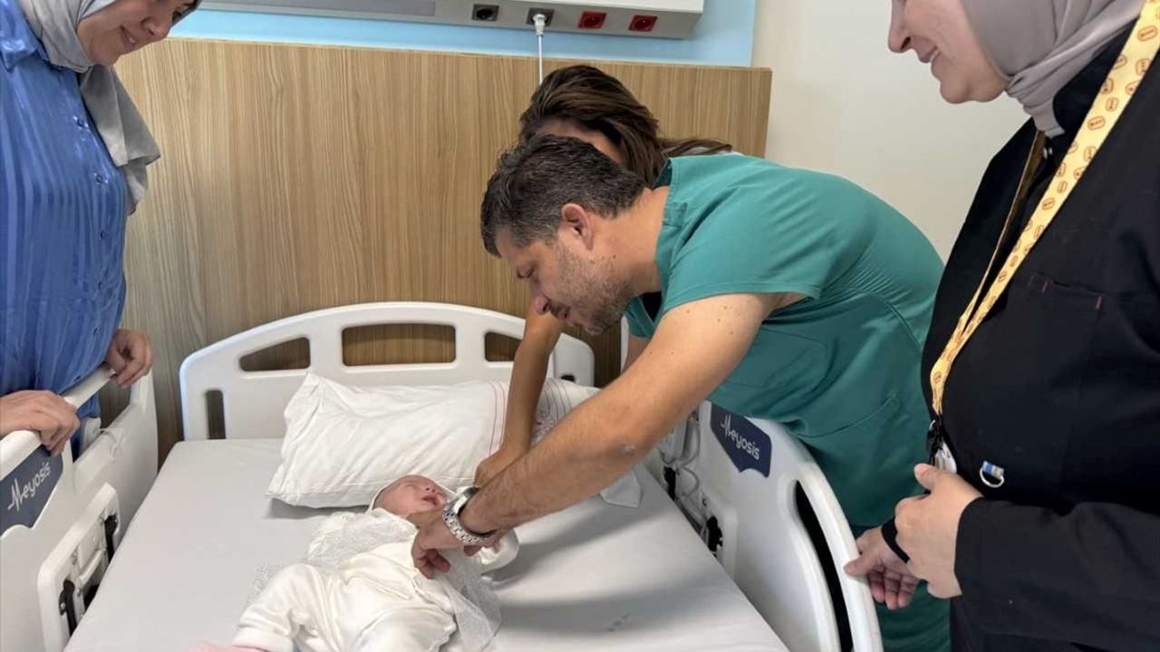 Gaziantep'te 'İman Tahtası' Eylül Bebek Kıkırdakla Yeni Göğüs Kemiğine Kavuştu